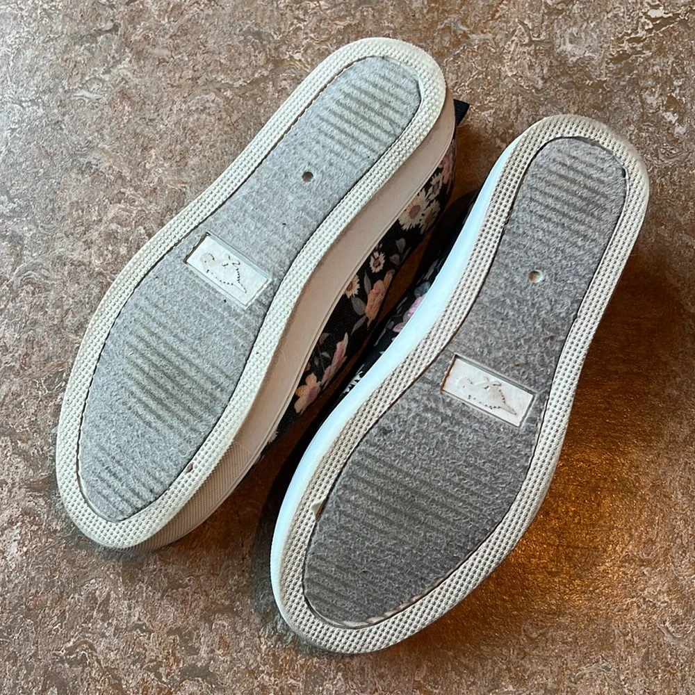 Rocket Dog, flower patterned slip ons size 7 - Picture 4 of 7